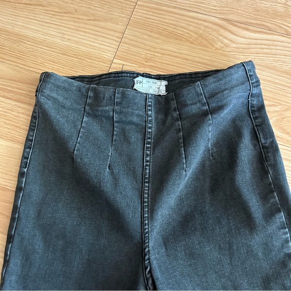 Free People Dark Wash Penny Pull on Flare Jeans Size 28 - Picture 3 of 9
